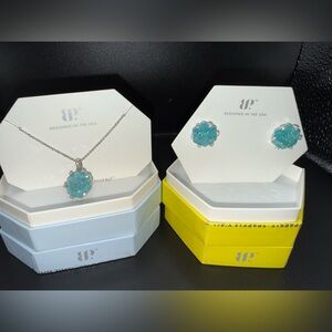 Bomb party blue topaz ice crystal set. Necklace and earrings. Great gift idea !!